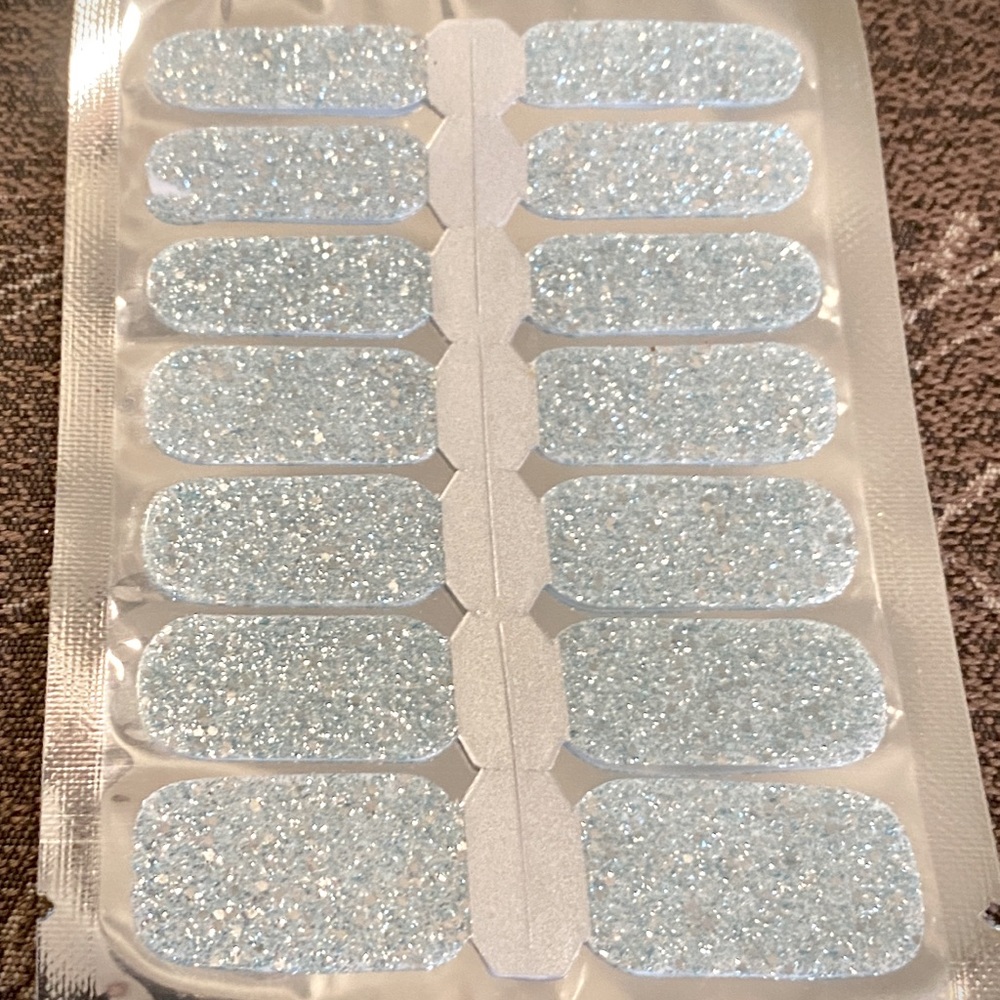REAL NAIL POLISH STRIPS - Sparkle Ice Blue
